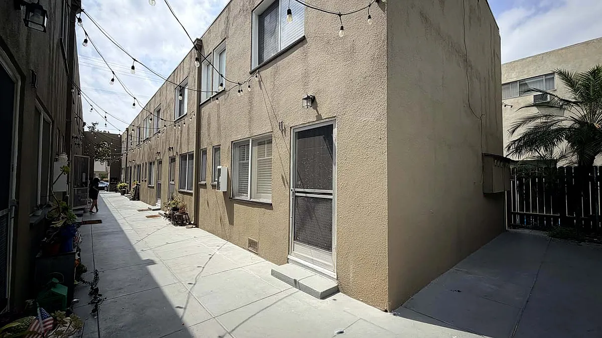 Unit 11. Exterior - 253 S Lemon St #11