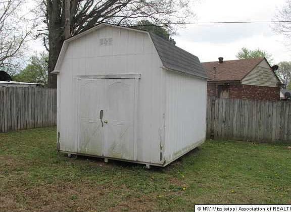 3rd image of 2297 Carrolton Dr