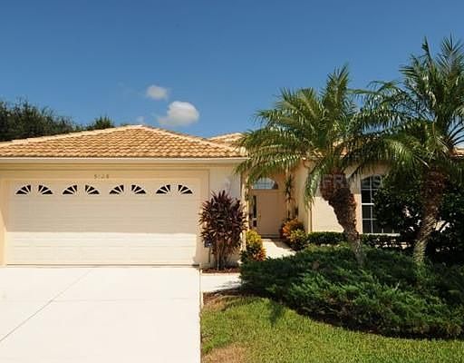 Front yard prior to 2010