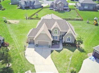 511 SE Hackamore Cir, Lees Summit, MO 64082