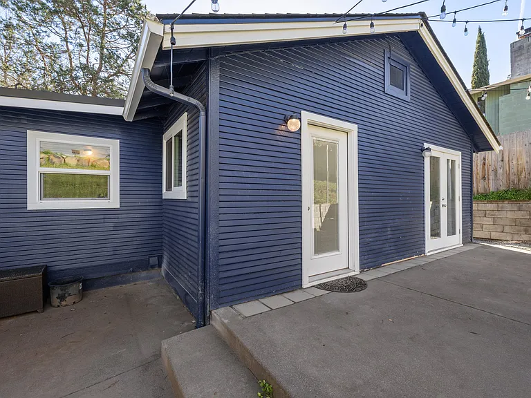740 Sterling St — Photo 8