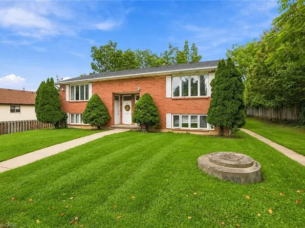 26 Renfrew St E, Caledonia, ON N3W 1E8