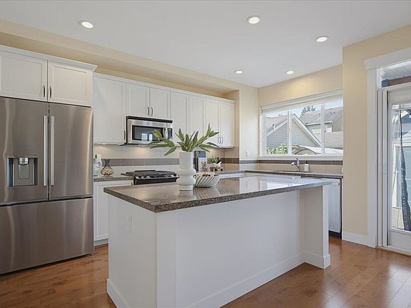 4th image of 321 172a St
