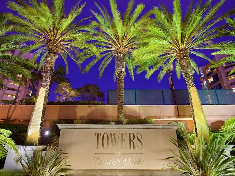 Towers at Costa Verde Apartments — Photo 23