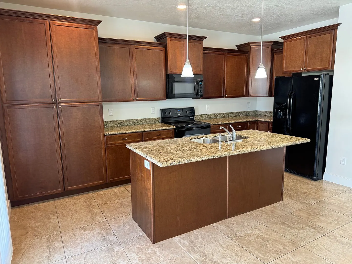 Beautiful Riverton Townhome for rent! — Photo 4