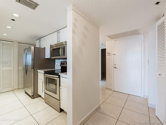 4th image of 1717 N Bayshore Dr APT 2656