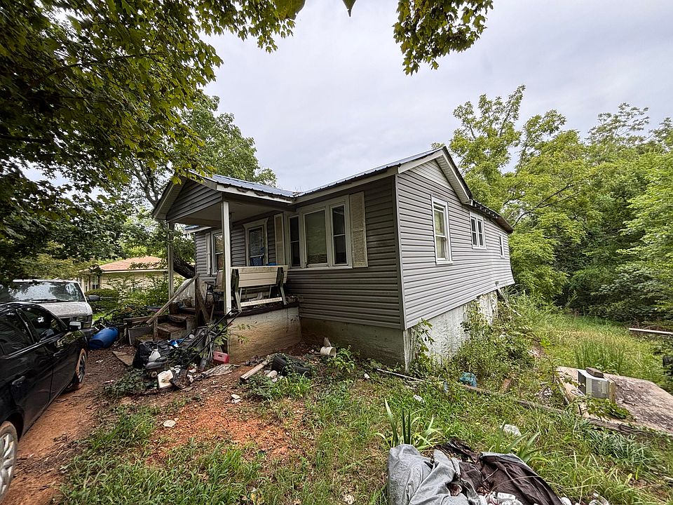 2nd image of 614 W Garden Farm Rd