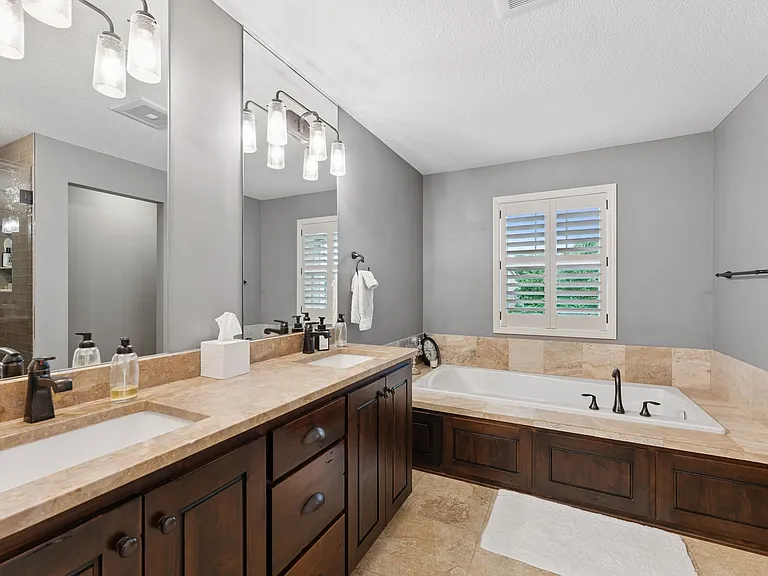 Primary bedroom ensuite