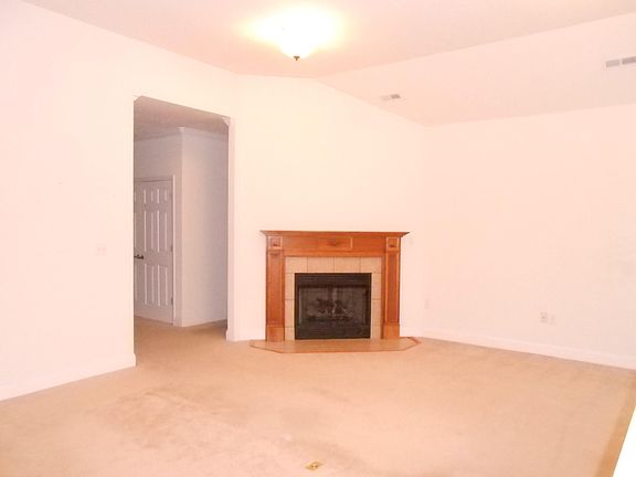 4th image of 937 Gothic Manor Way