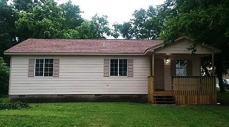 200 E Main St