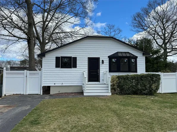 310 Revilo Avenue, Shirley, NY 11967