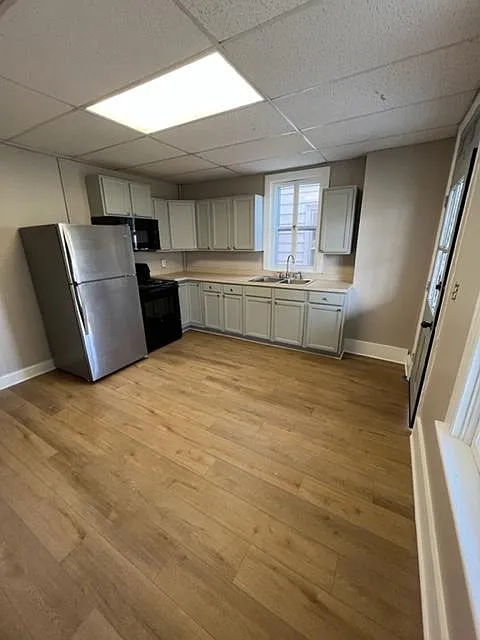 159 N Stratton St — Photo 4