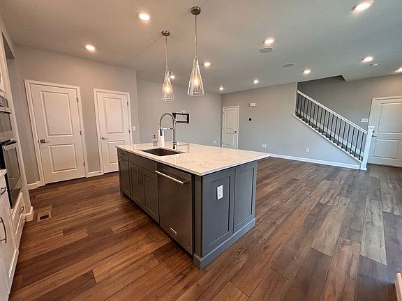 4th image of 6119 N Dayton St