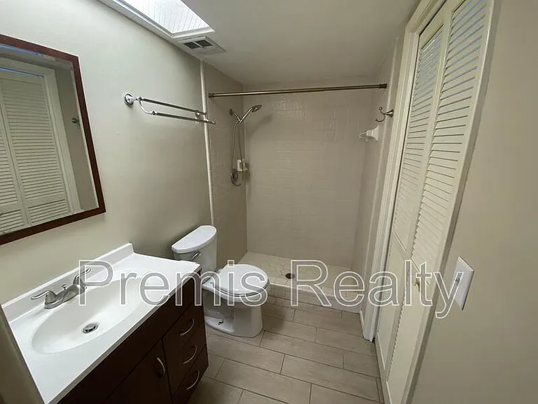 14875 Cromwell Dr — Photo 8