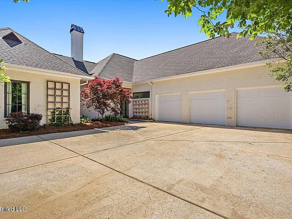 4th image of 123 Mont Helena Dr