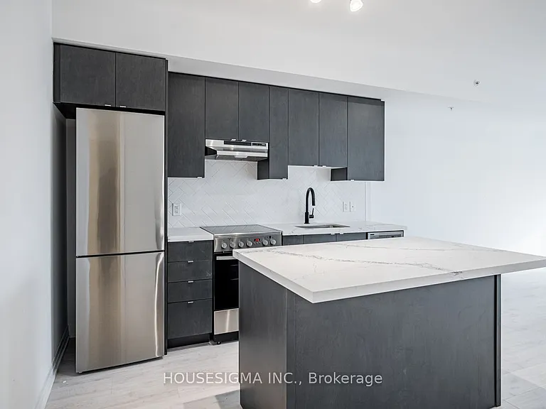 408 Brown Ct #212 — Photo 4