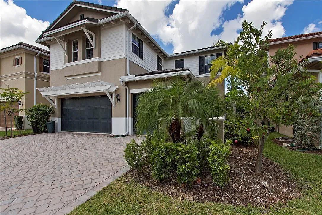 5 bed, 4.0 bath, 3281 sqft, $6,500 — Photo 2