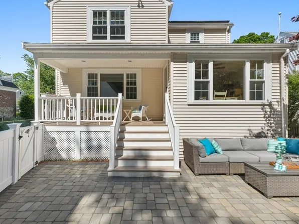 22 Gulliver St, Milton, MA 02186