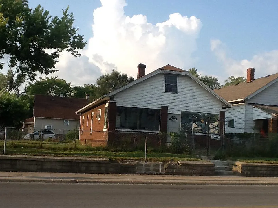 3128 W 10th St photo 1