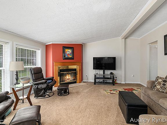 3rd image of 4434 S Chestnut Ave