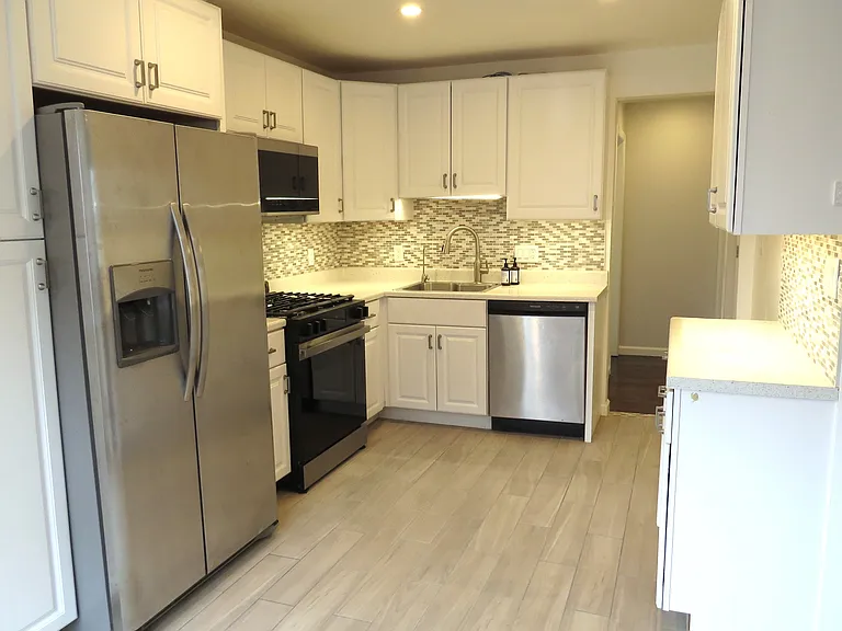 68 Pemberwick Rd #1 — Photo 1
