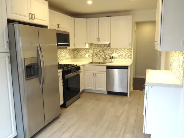 68 Pemberwick Rd #1, Greenwich, CT 06831