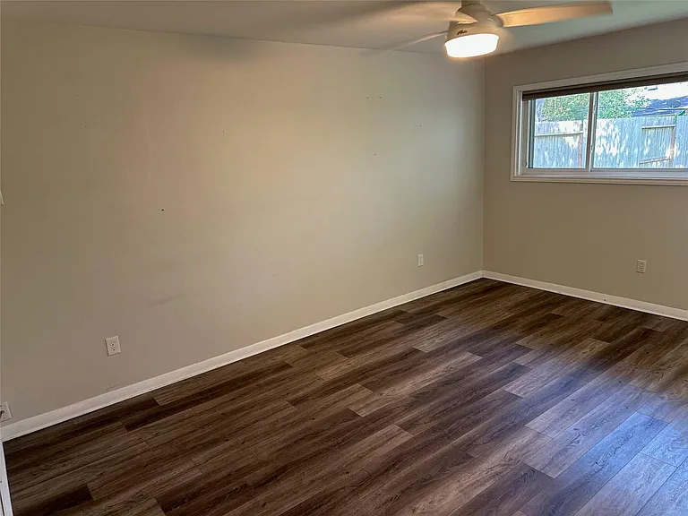 5515 Darnell St — Photo 16