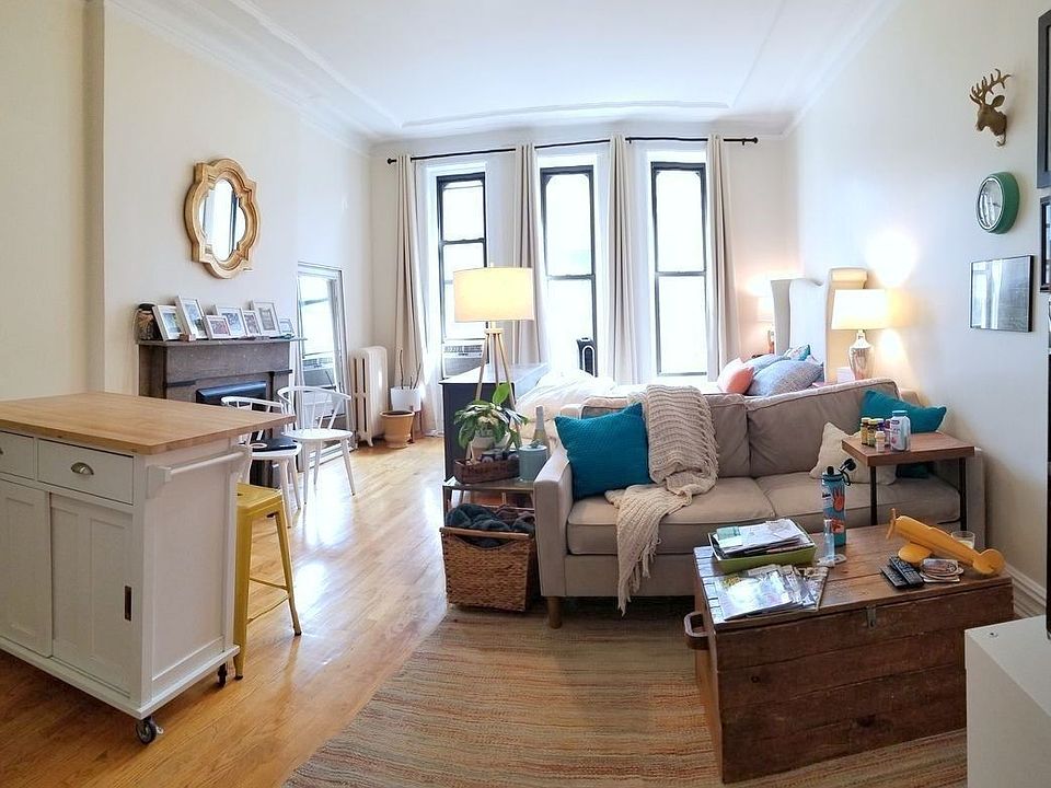 1st image of 149 W 72nd St APT 4B