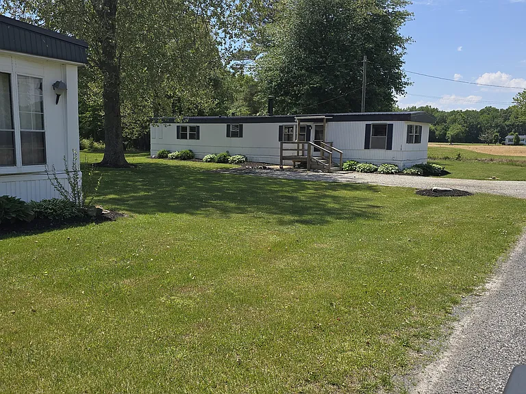 479 Daisey Rd — Photo 1