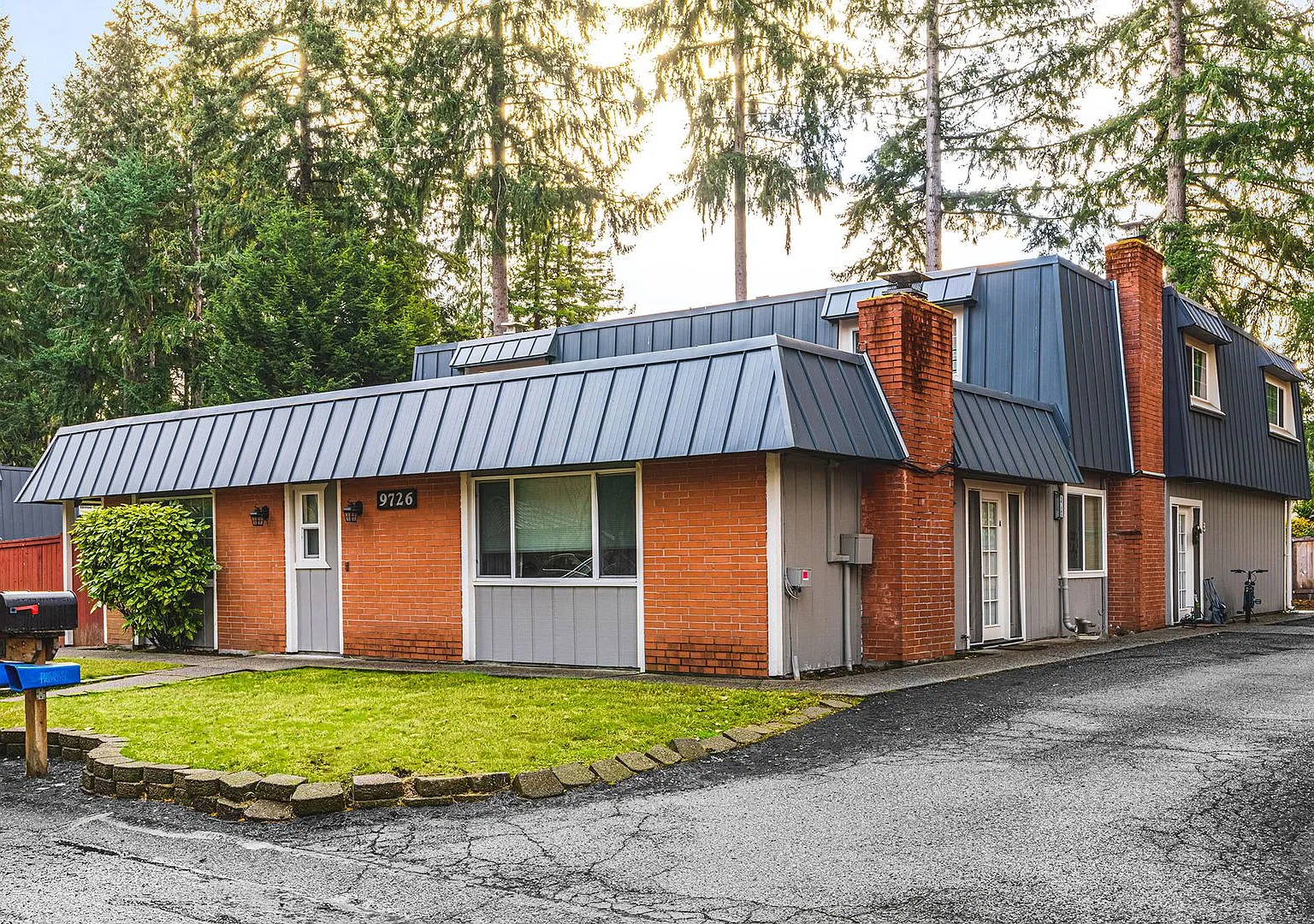 University Place 8 Plex — Photo 1