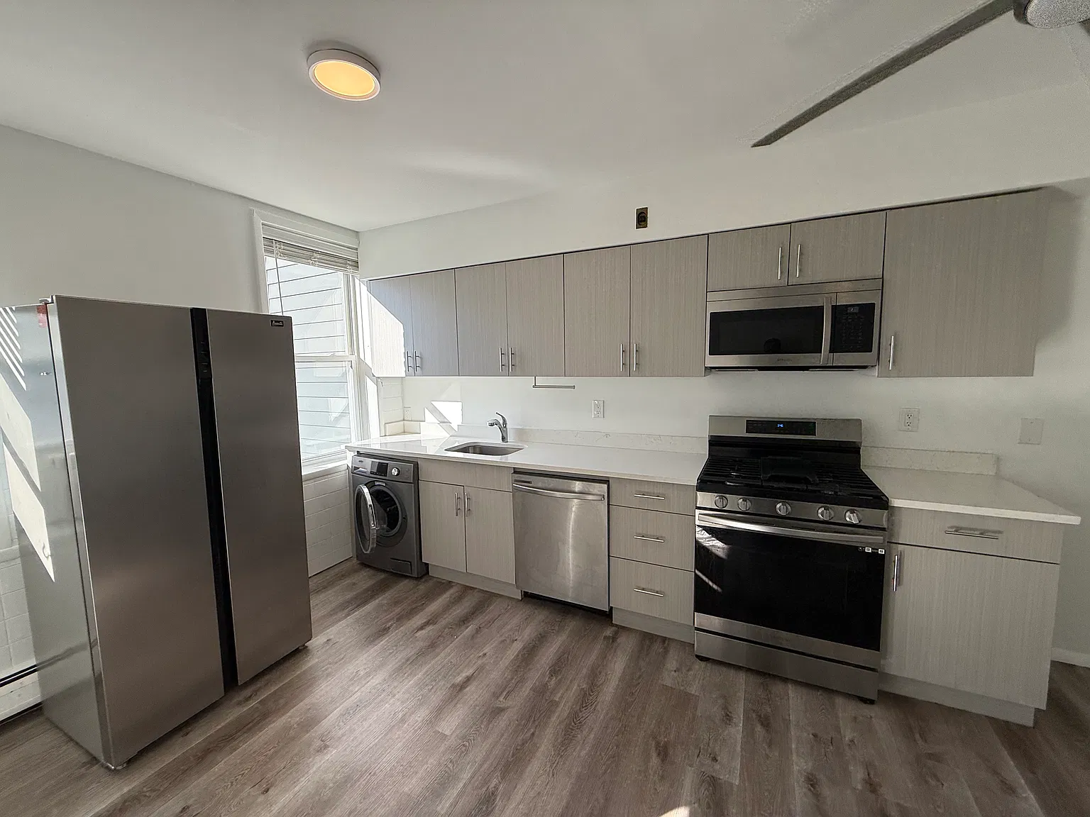 3 bed, 1000 sqft, $5,000 — Photo 1