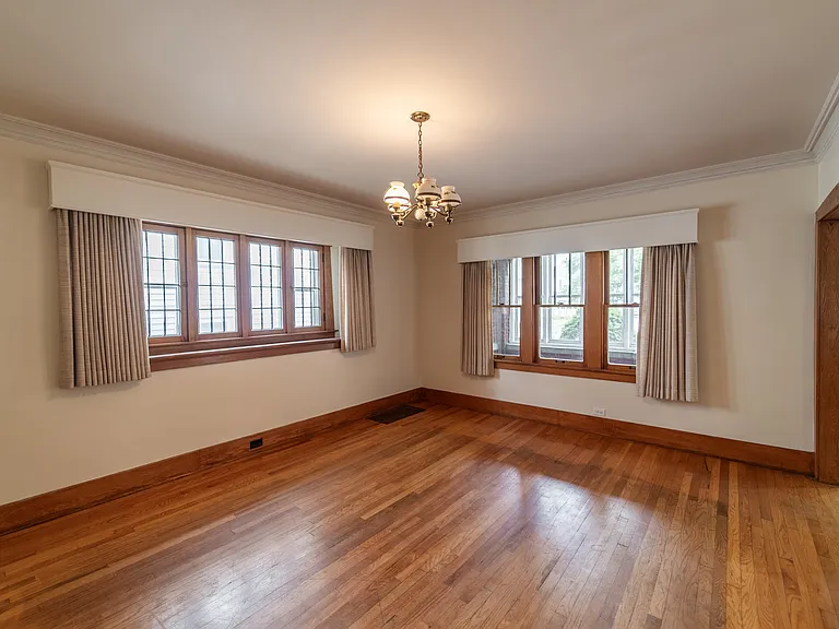 1040 Lake Michigan Dr NW — Photo 9
