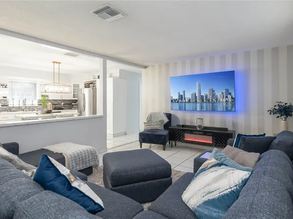 5640 Hayes St, Hollywood, FL 33021