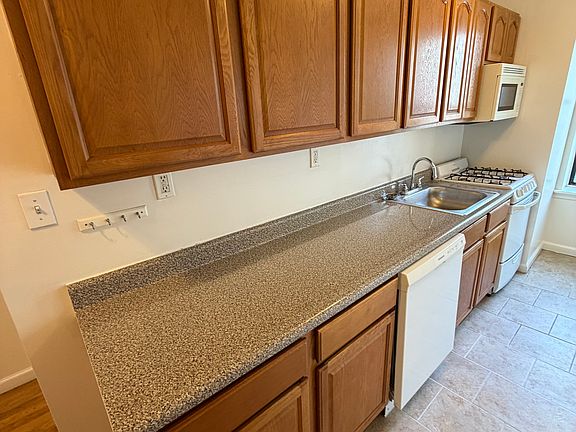 5th image of 49 Seaman Ave APT B6