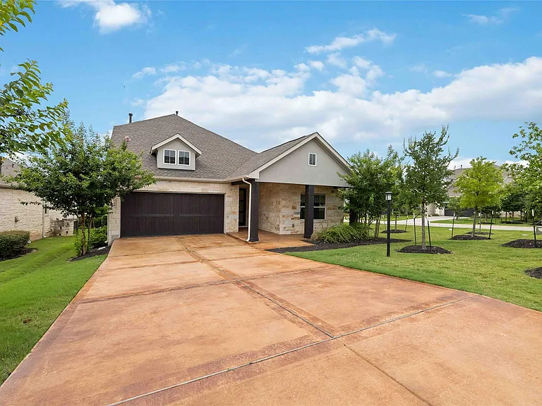 401 Sitlington Ln — Photo 3