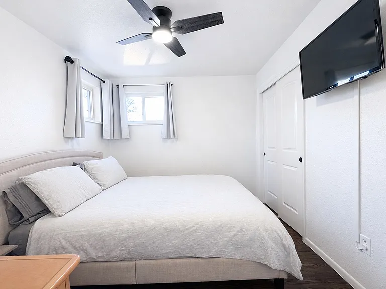 392 Salem St — Photo 1