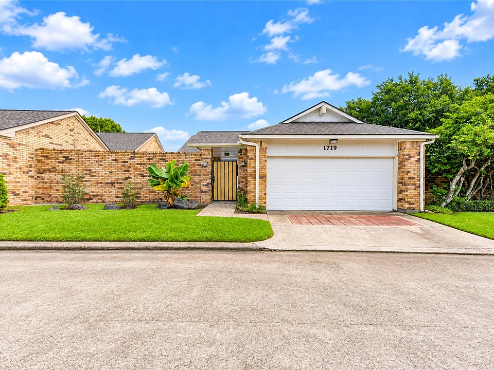 1719 Sullins Way