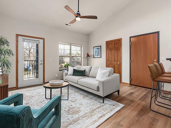 4th image of 1517 Martin Street #6