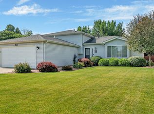 512 Creekside Cir, Minooka, IL 60447