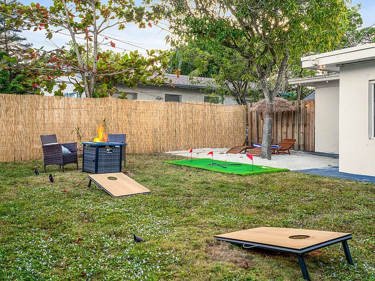 3961 NE 10th Ave — Photo 19