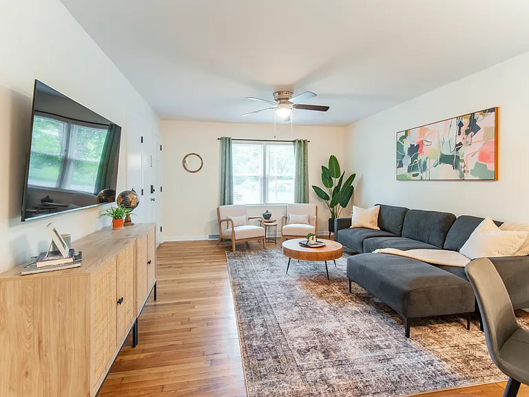 2218 Wayne Ave #B — Photo 3