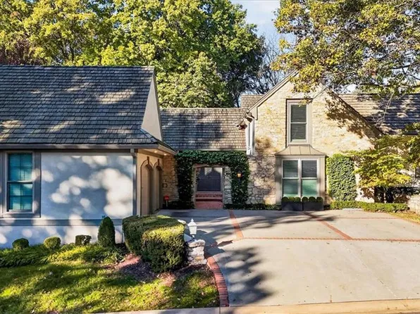 7904 Bristol Ct, Prairie Village, KS 66208