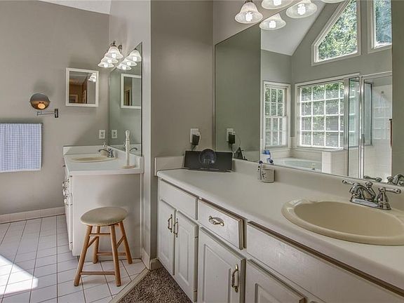 3rd image of 3740 Druids Dr SE