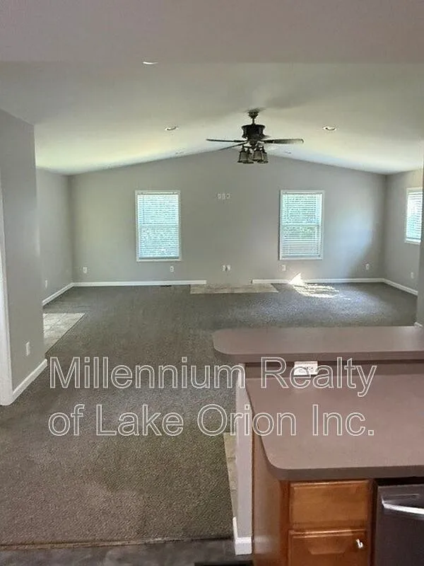 4 bed, 1.5 bath, 1728 sqft, $2,395 — Photo 3