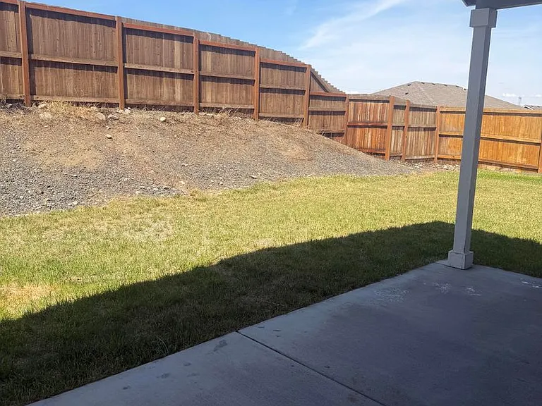 2766 Thrush St — Photo 29