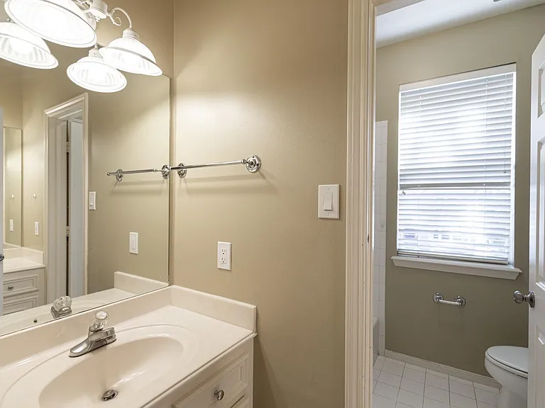 4418 Jane St — Photo 24