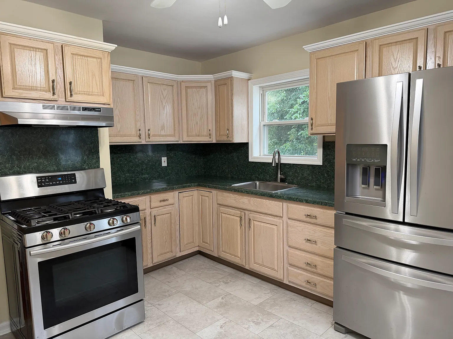 4 bed, $3,950 — Photo 4