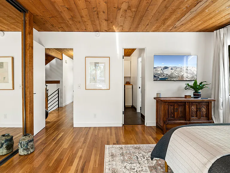 243 Amy Way — Photo 33