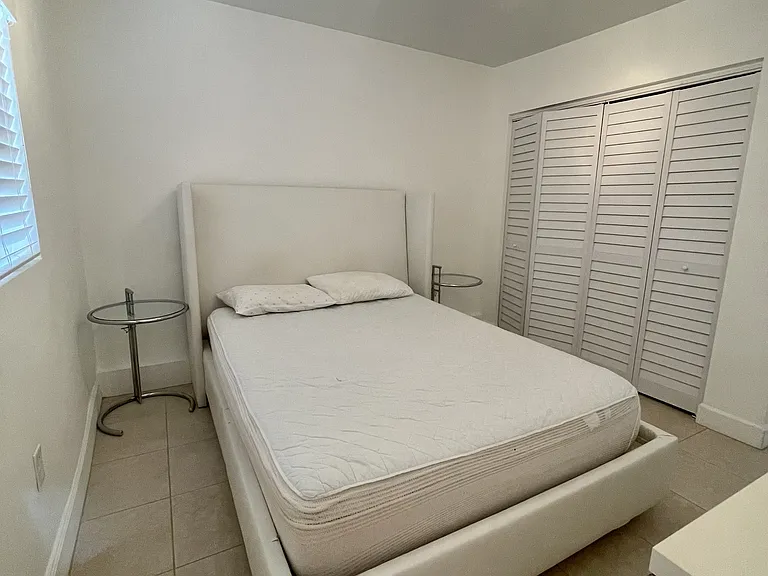 335 Georgia St #8 — Photo 9