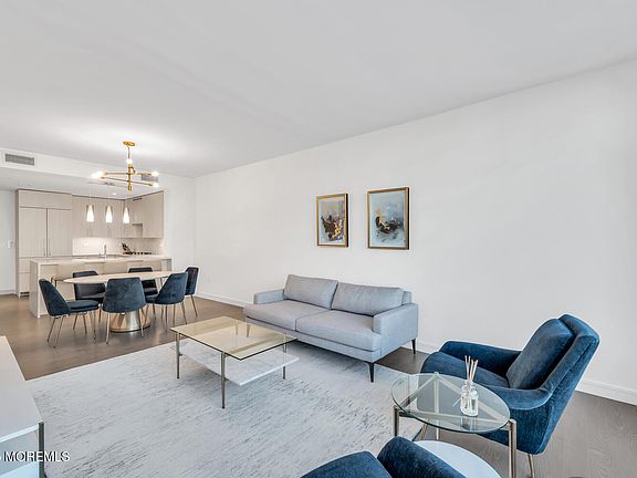 5th image of 30 Melrose Ter Unit 204
